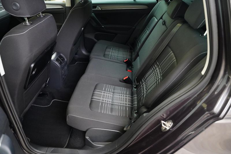 Volkswagen Golf - fotka 26 z 28