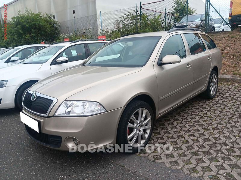 Škoda Octavia (2006) 1.9TDI, ČR, servis.kniha - fotka 1 z 3