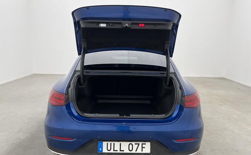 Mercedes-Benz EQE 350+ Avantgarde Ambient - fotka 10 z 23