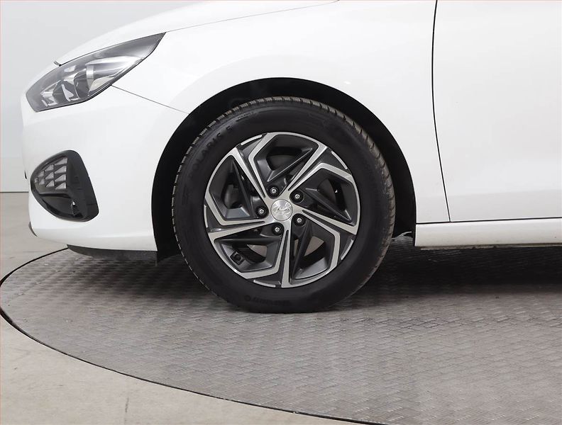 Hyundai i30 (2023) Family Comfort 1.0 T-GDI, ČR - fotka 15 z 17