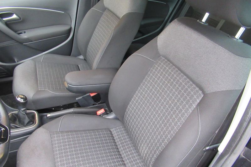 Volkswagen Polo 1.0 MPi AUT. KLIMA  NAVIGACE - fotka 16 z 26