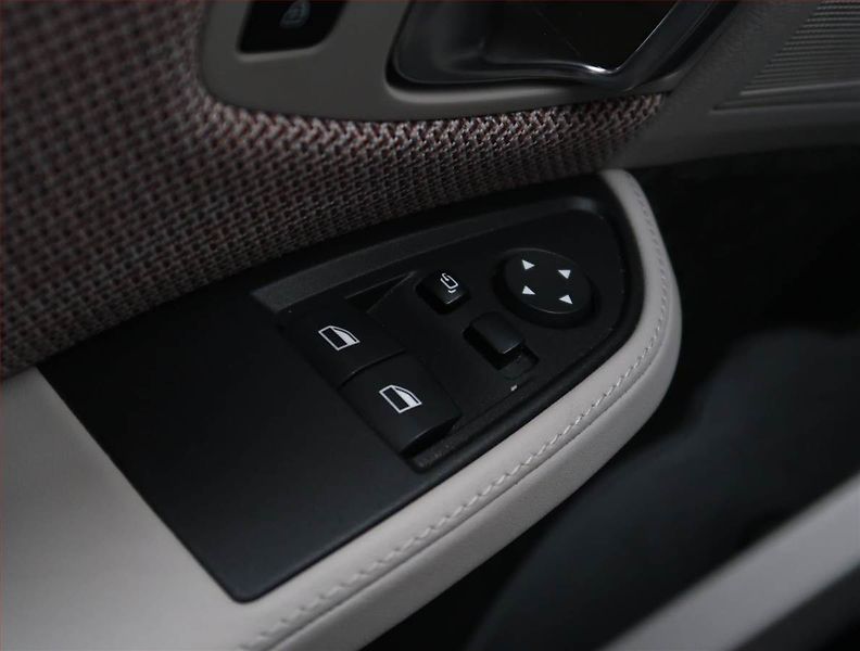BMW i3 (2021) 120Ah BEV, SoH 93%, 33TKM - fotka 17 z 22