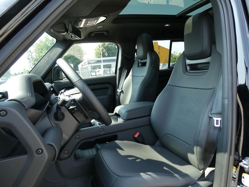 Land Rover Defender 110 4,4 OCTA P635 - fotka 9 z 44
