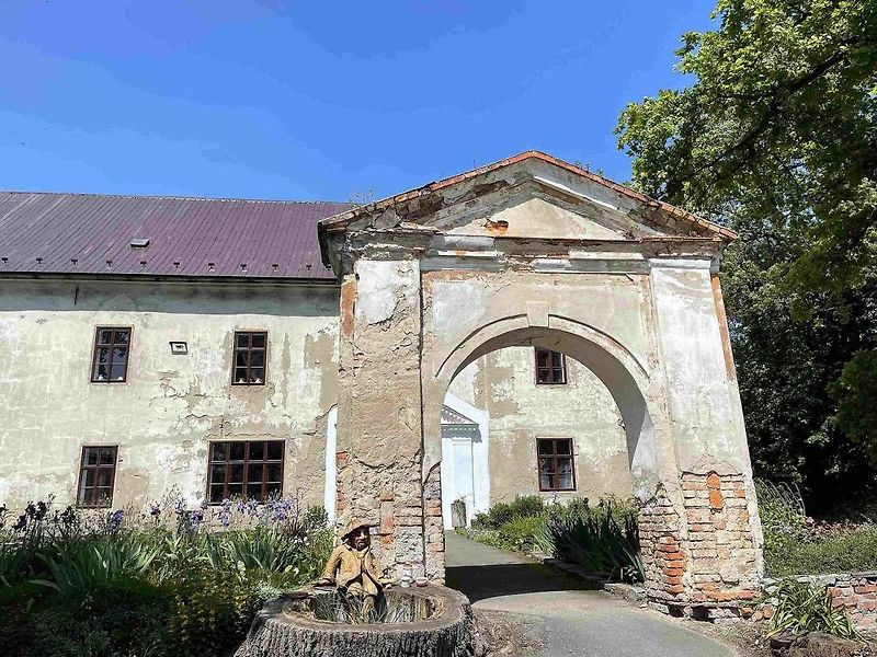 Zámek v Bravanticích na Novojičínsku zahájí v sobotu 7. června návštěvnickou sezonu s expozicí autíček, která je vystavována vůbec poprvé, 6. 6. 2025.