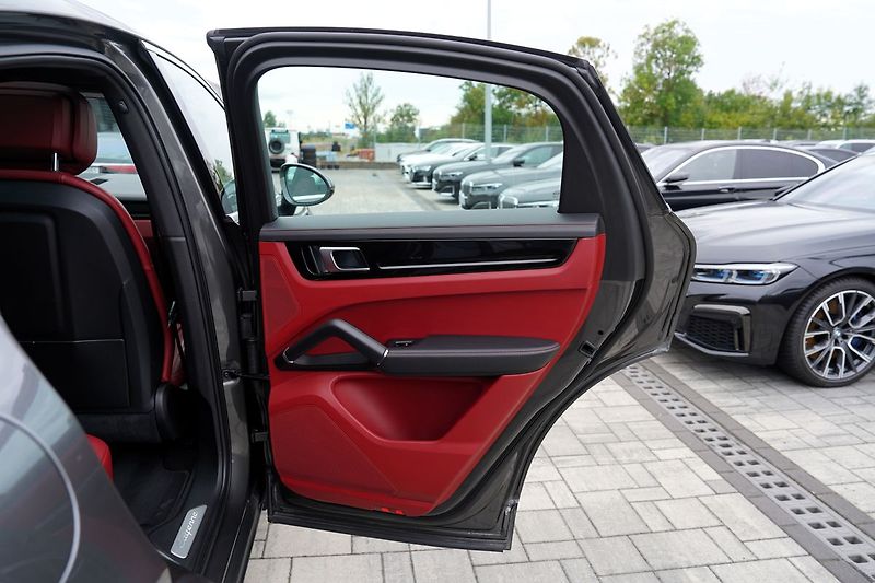Porsche Cayenne 3.0 V6 Coupé/ČR/1.maj./340Ps - fotka 22 z 47