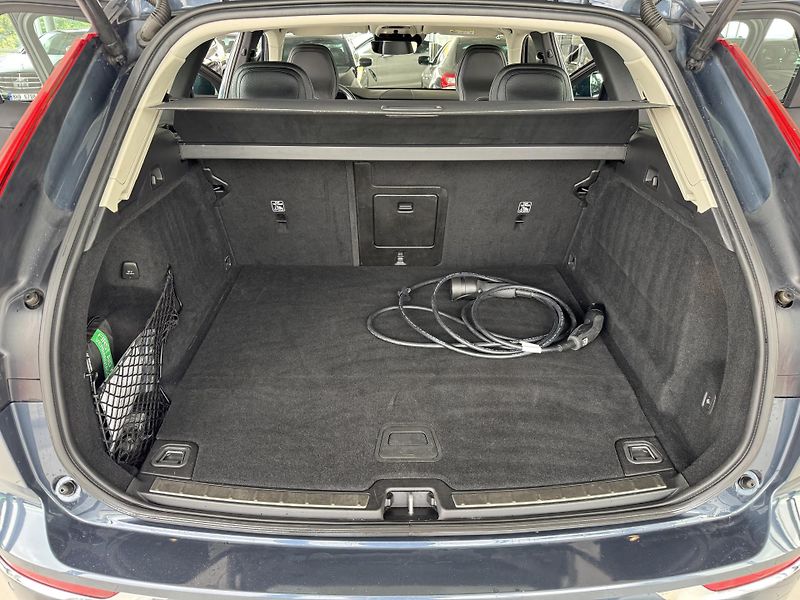Volvo XC60 T8 AWD*Recharge*REZERVACE! - fotka 31 z 36