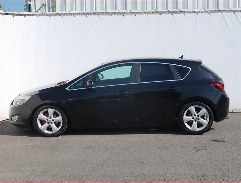Opel Astra (2010) 1.4 T, Tempomat, Park. senzory - fotka 3 z 18