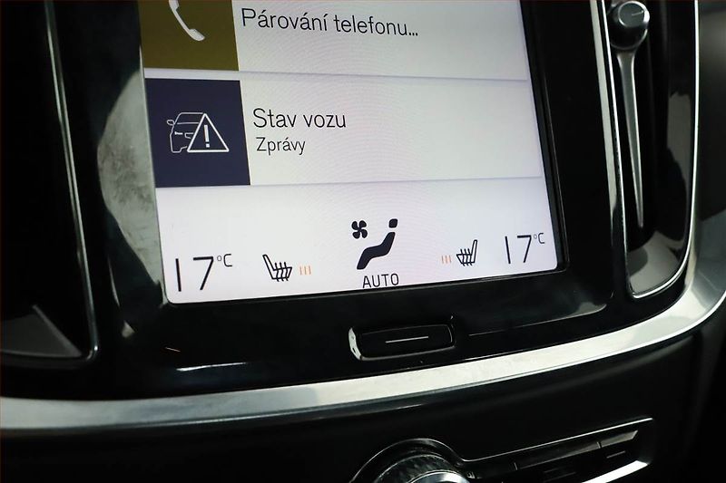 Volvo V60 (2020) D3 2.0, Kůže, Navi, Tempomat - fotka 14 z 16