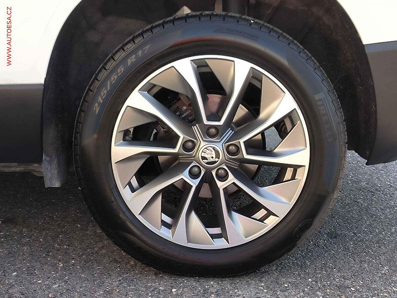 Škoda Karoq (2020) 1.5 TSi, Drive, LED, kamera - fotka 22 z 23