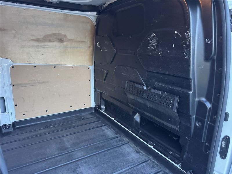 Ford Transit Custom 2,0 TDCi L1H1 DPH 1.maj ČR - fotka 22 z 50