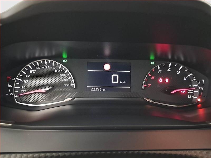Peugeot 2008 (2023) 1.2 PureTech, ČR,1.maj - fotka 11 z 17