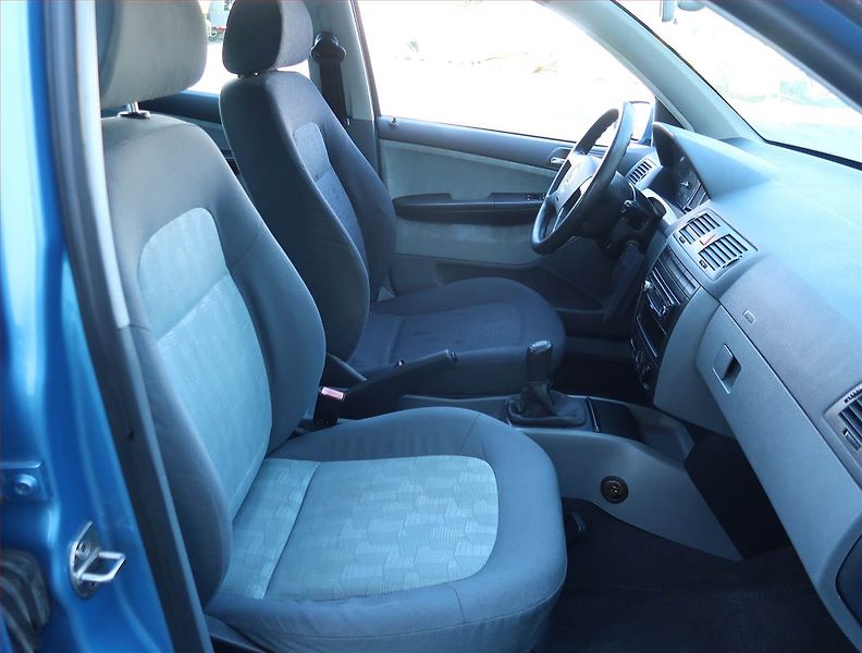 Škoda Fabia (2001) 1.4, nová STK, plně pojízdný - fotka 9 z 15