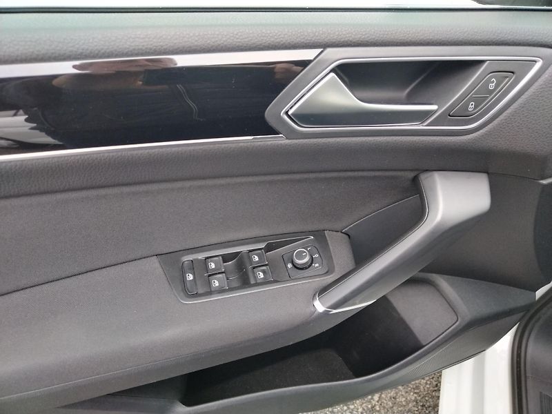Volkswagen Touran 2.0 TDI  7DSG Highline - fotka 20 z 30
