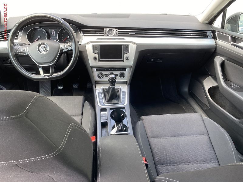 Volkswagen Passat (2015) 2.0TDi, ČR, AC, kamera - fotka 8 z 18
