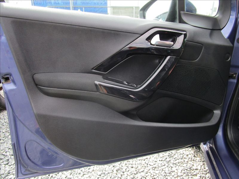 Peugeot 208 1.4HDi  Klima, 2. maj. - fotka 14 z 36
