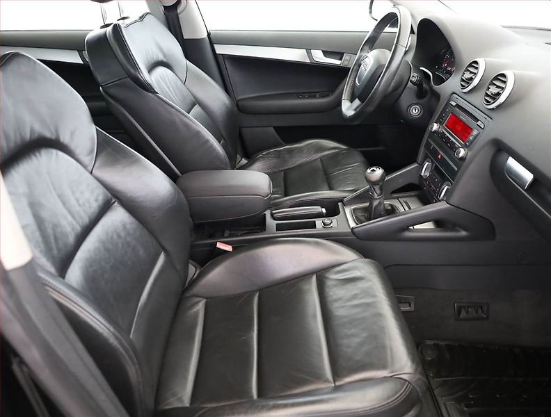 Audi A3 (2010) 1.6 TDI, Serv.kniha - fotka 7 z 12