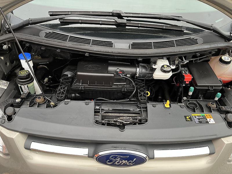 Ford Tourneo Custom 2.2 TDCi 9 Míst - fotka 26 z 30