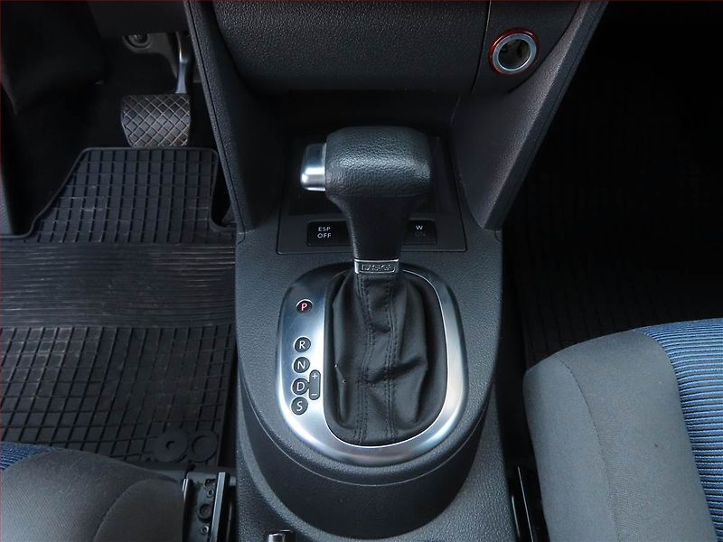 Volkswagen Touran (2009) 1.9 TDI, Automat, Serv.kniha - fotka 13 z 18