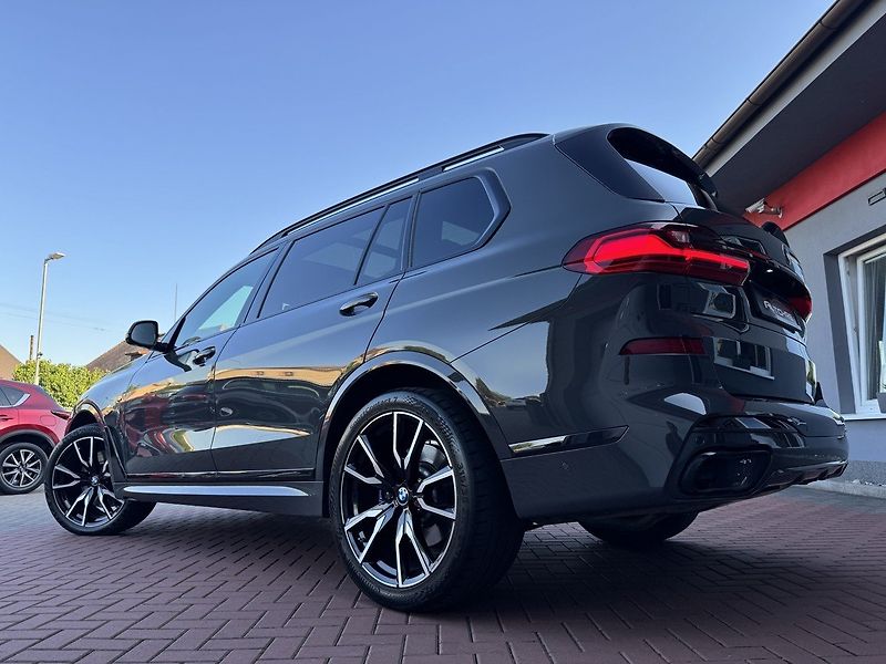 BMW X7 (2021) xDrive 40d M-Paket Pano - fotka 48 z 49