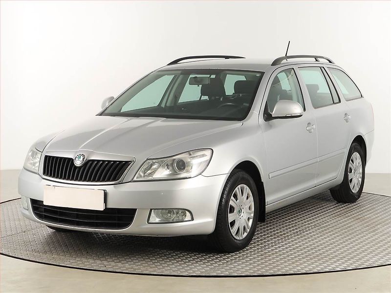 Škoda Octavia (2012) Ambition 1.6 TDI, Serv.kniha - fotka 2 z 15