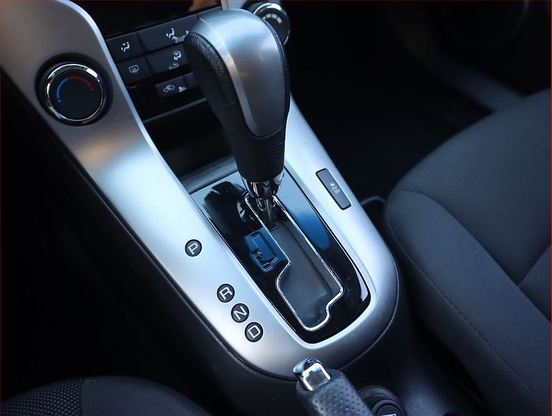 Chevrolet Cruze (2012) 2.0 VCDi, Automat, Serv.kniha - fotka 13 z 17