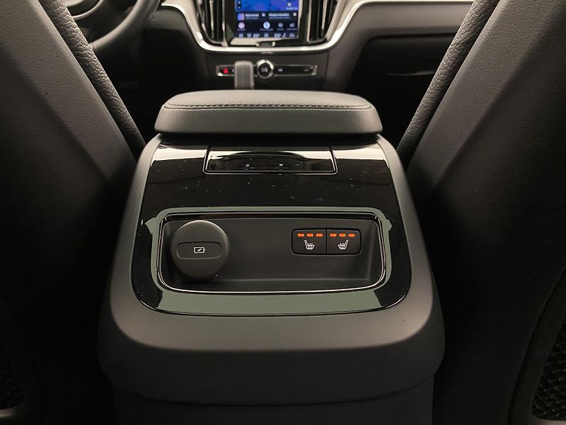 Volvo V60 T6 RECHARGE BRIGHT ULTIMATE CZ - fotka 34 z 65