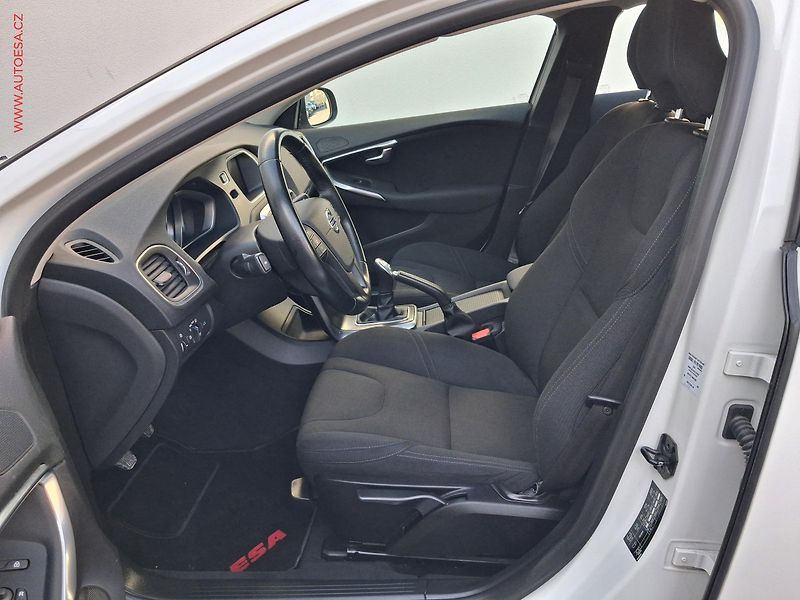 Volvo V40 (2013) 1.6 T2, Navi, bixen - fotka 9 z 15