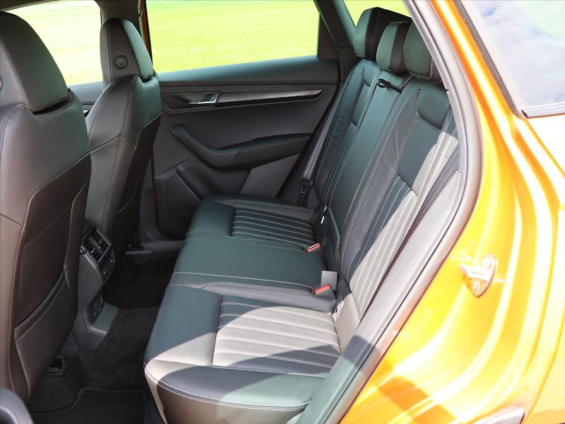 Škoda Karoq 2,0 TDI DSG Sportline 4x4 DPH - fotka 29 z 39