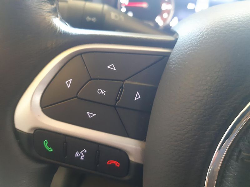 Jeep Renegade 2.0 M-JET 4x4LIMITED NAVI AUT. - fotka 17 z 25