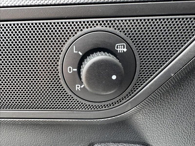 Škoda Fabia 1,0 TSI DPH tažné 1.maj. ČR - fotka 24 z 50