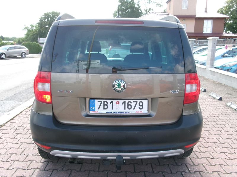 Škoda Yeti (2010) 2,0TDI 4x4 AC BT TEMP VÝHŘEV - fotka 6 z 29