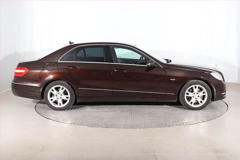 Mercedes-Benz Třídy E (2012) Avantgarde E 220 CDI, Automat - fotka 6 z 22