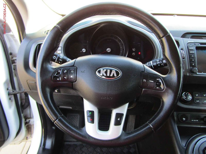 Kia Sportage (2012) 1.6 GDi, xenon, AC - fotka 19 z 21