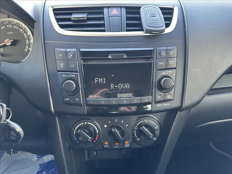 Suzuki Swift 1,2 4x4 - fotka 15 z 19