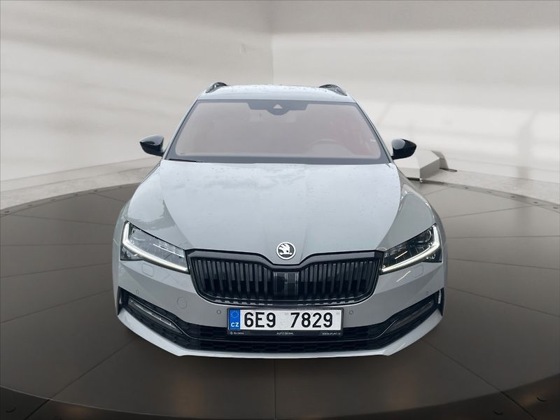 Škoda Superb 2,0 TDI Sportline DSG - fotka 2 z 11