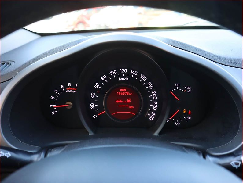 Kia Sportage (2011) 1.7 CRDi, Tempomat - fotka 11 z 17