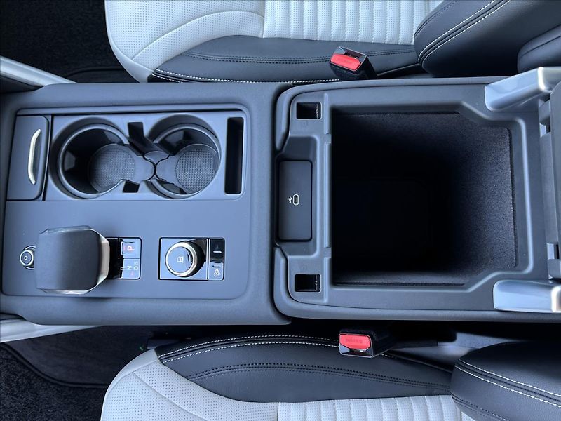 Land Rover Discovery 3,0 D350 GEMINI AWD - fotka 28 z 32