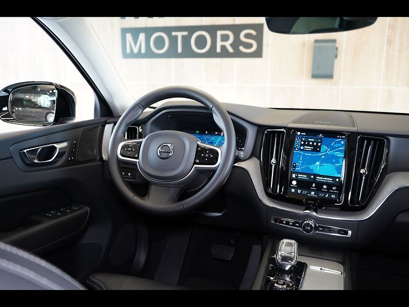 Volvo XC60 T8 PLUS Dark, Ventilace, 360° - fotka 47 z 48