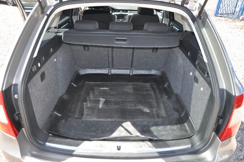 Škoda Superb II 2.0TDi 103kW KOMBI Panorama - fotka 9 z 19