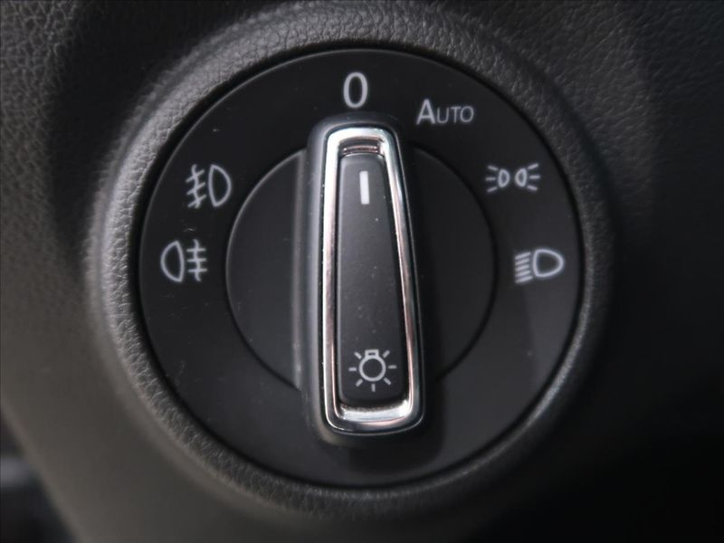 Seat Leon 2,0 TDI 110KW DSG Stylance - fotka 17 z 33