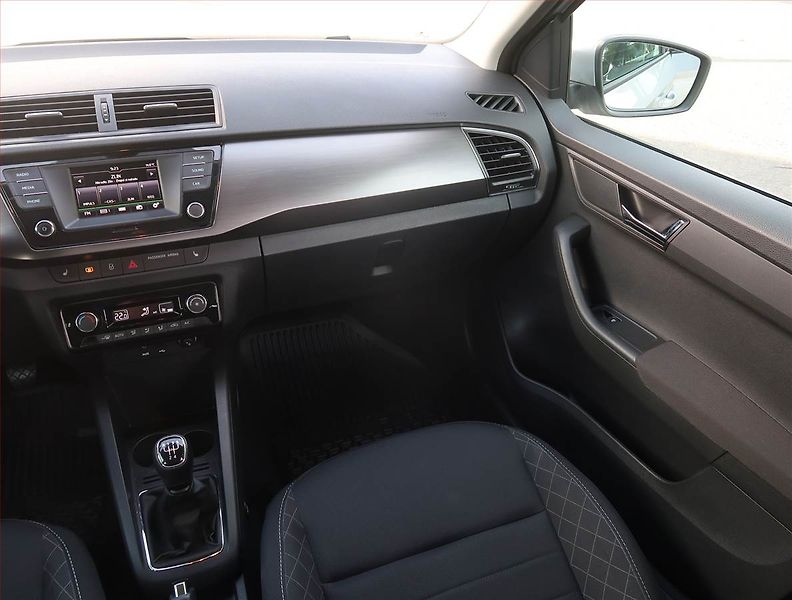 Škoda Fabia (2018) Style 1.0 TSI, ČR,1.maj - fotka 8 z 19