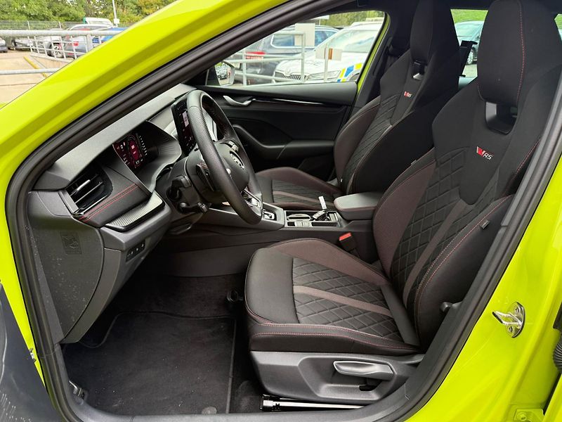 Škoda Octavia RS 2.0 TSI 195 KW DSG Combi - fotka 7 z 28