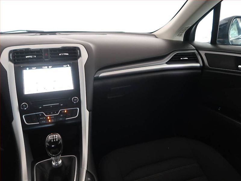 Ford Mondeo (2018) Trend 2.0 TDCI, Navi, Tempomat - fotka 8 z 14