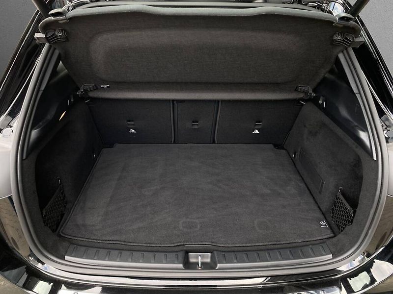 Mercedes-Benz GLA (2024) 180 d - fotka 24 z 25