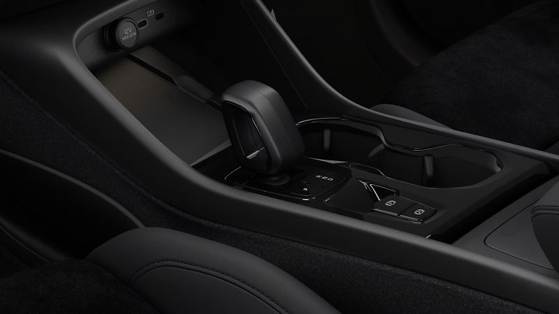 Volvo XC40 (2026) B3 AUT DARK PLUS - fotka 12 z 13