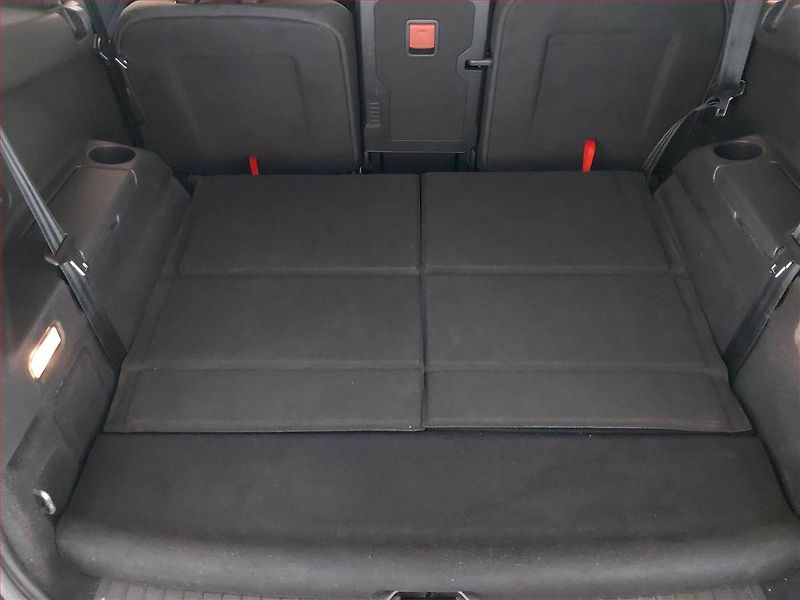 Ford Grand C-MAX (2015) Trend 1.5 TDCi, 7 míst, Navi - fotka 14 z 23
