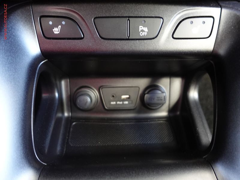 Hyundai ix35 (2015) 2.0 GDi, 2.maj,ČR, Trikolor - fotka 21 z 23