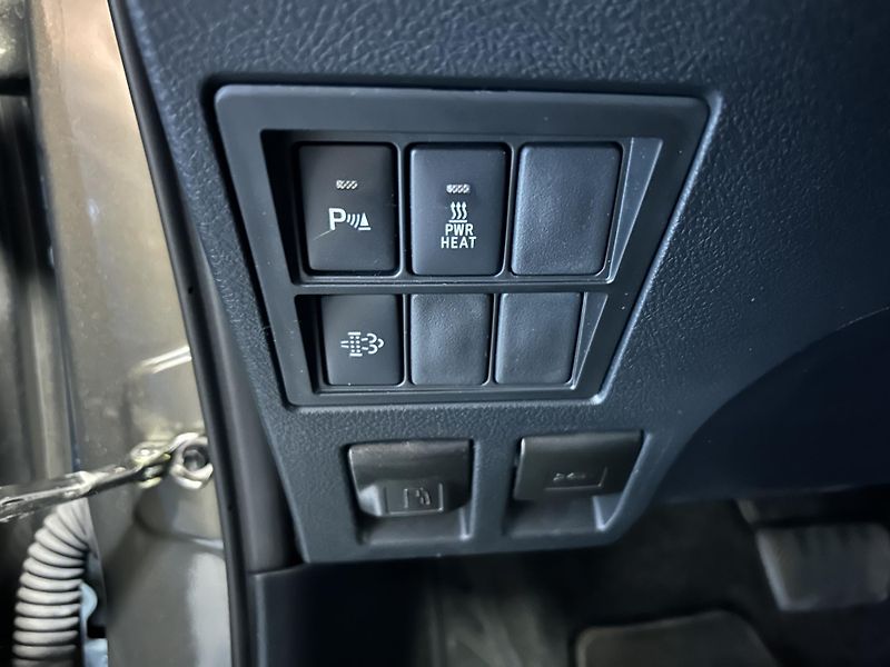 Toyota Hilux (2021) 2.8D-4D Double Cab 4x4 JBL - fotka 9 z 26