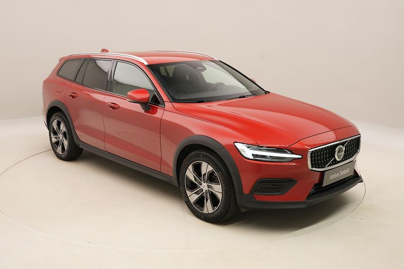 Volvo V60 CC B5 AWD PLUS AUT REZERVACE - fotka 17 z 59