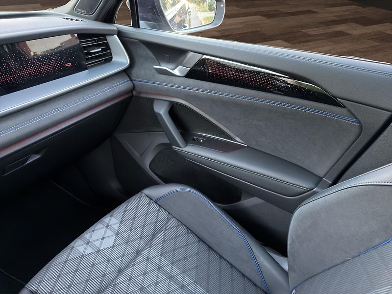 Volkswagen Tayron (2025) R-LINE Harman Kardon PANORAMA - fotka 17 z 27